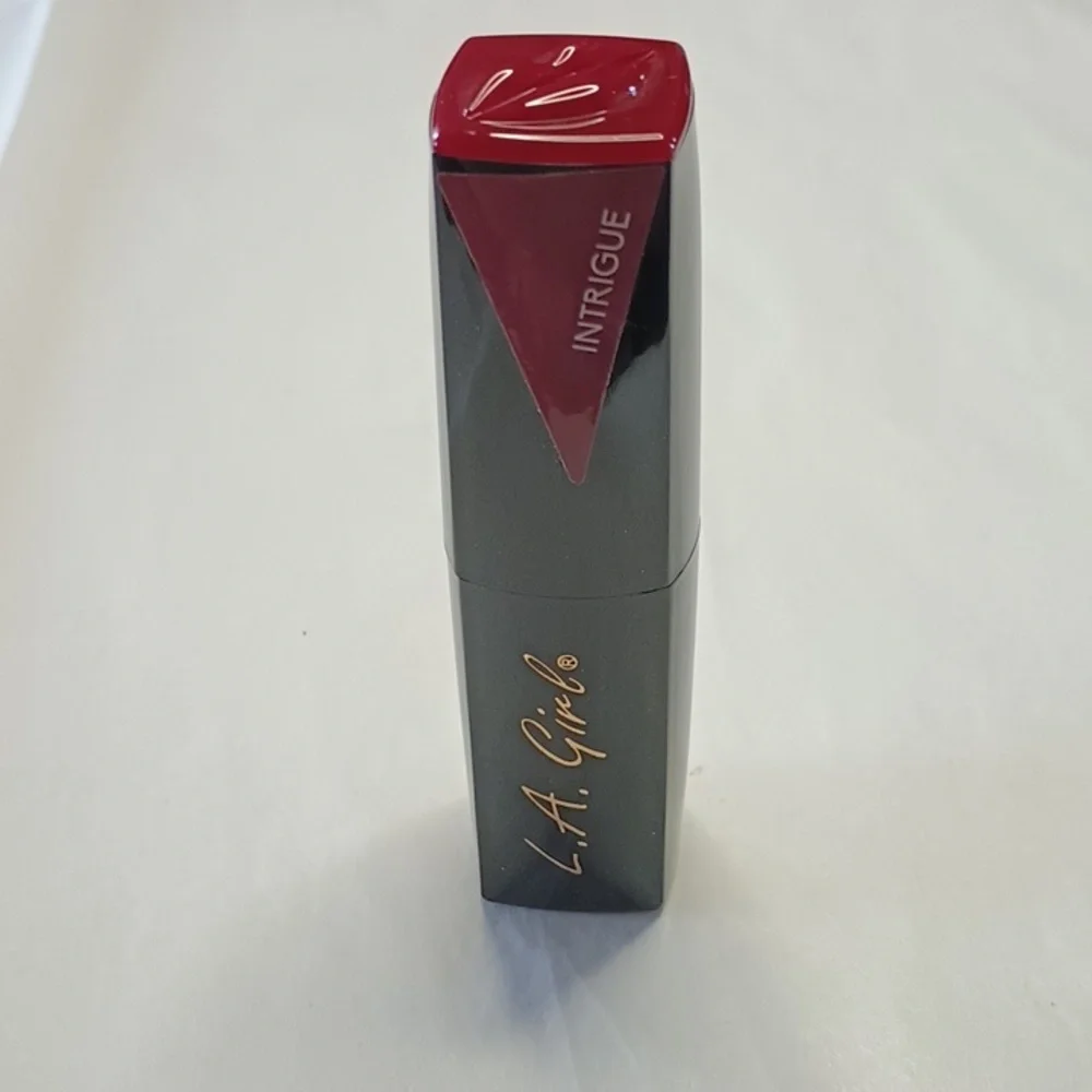 LA Girl Lip Attraction Lipstick - Intrigue